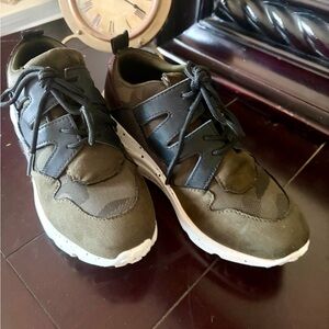 Women’s size 7 Time & Tru Olive Green platform Sneakers - Lightweight